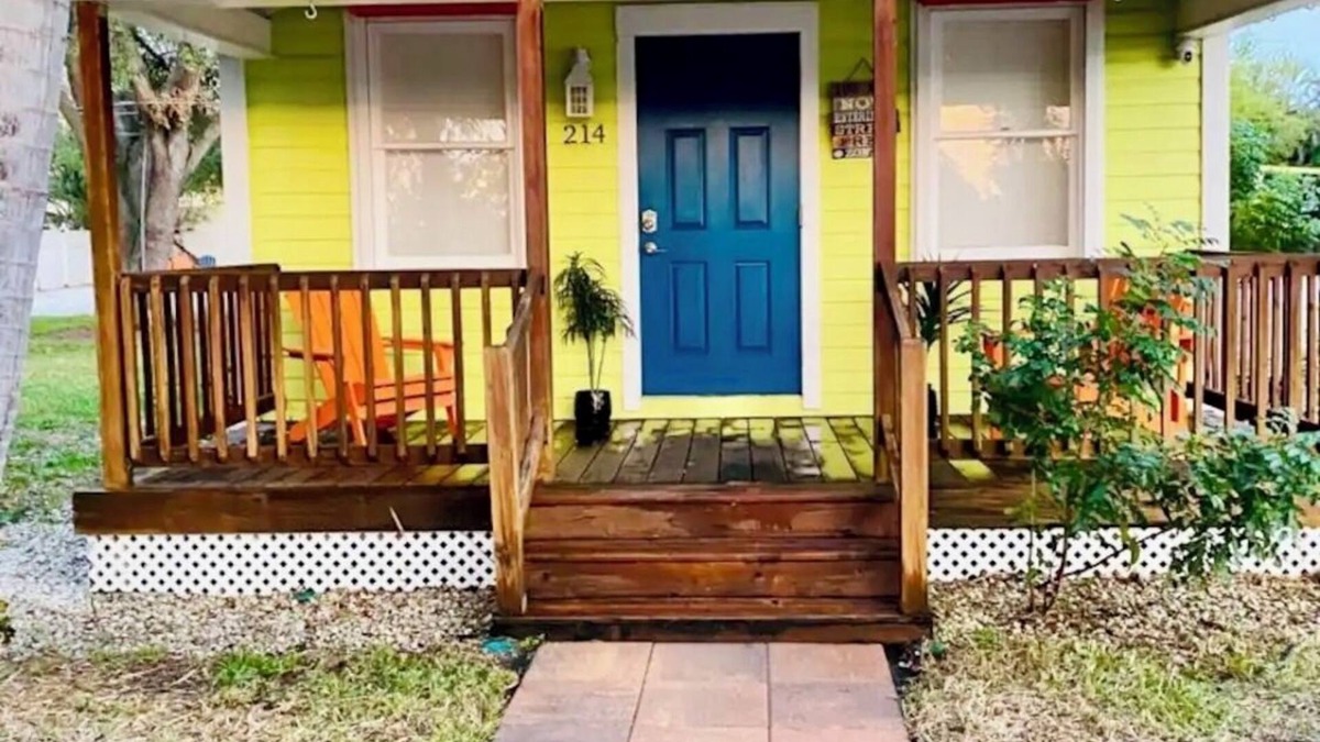 Boca Raton House | Charming 1-bedroom house in gorgeous Boca Raton with Jacuzzi, Bikes, Rv place