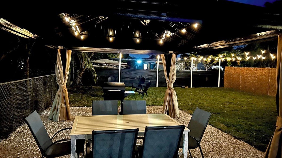 Leisure City House | Charming 1-bedroom house in fabulous Homestead with WiFi, AC