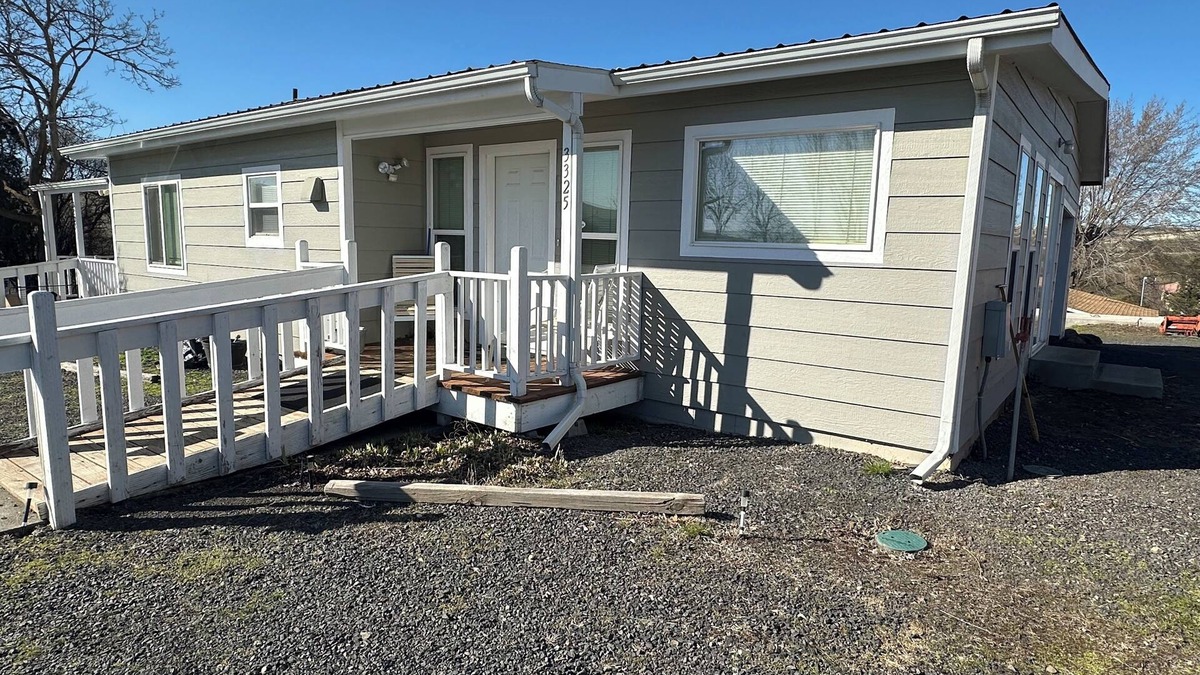 Pendleton House | Charming 1-bedroom house with AC and WiFi in peaceful Pendleton