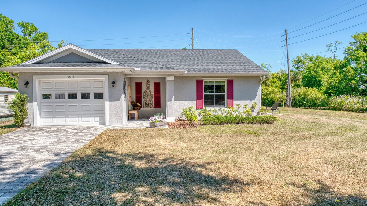 Saint Cloud House | Charming 1-bedroom house in pleasant St. Cloud within close distance to Parks