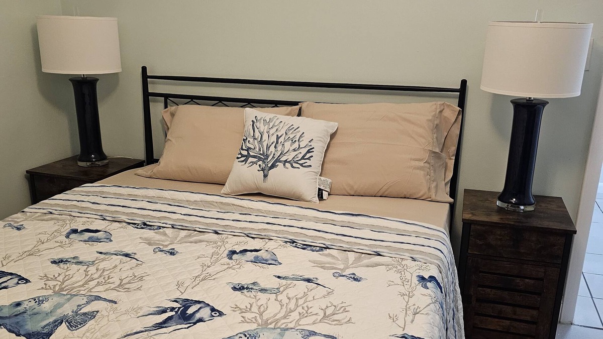 Sunrise House | Charming 1-bedroom house with WiFi, AC in beautiful Sunrise