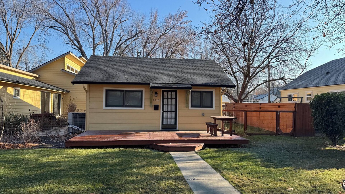 Sunset House | Charming 1-bedroom house in brilliant Boise with WiFi, AC, deck, etc.
