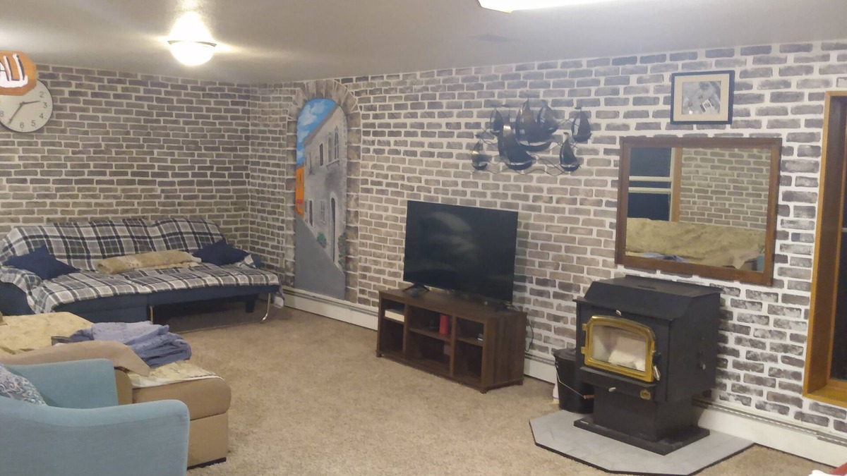 Custer House | Charming 1-bedroom house in gorgeous Custer with WiFi car rental available. Suit