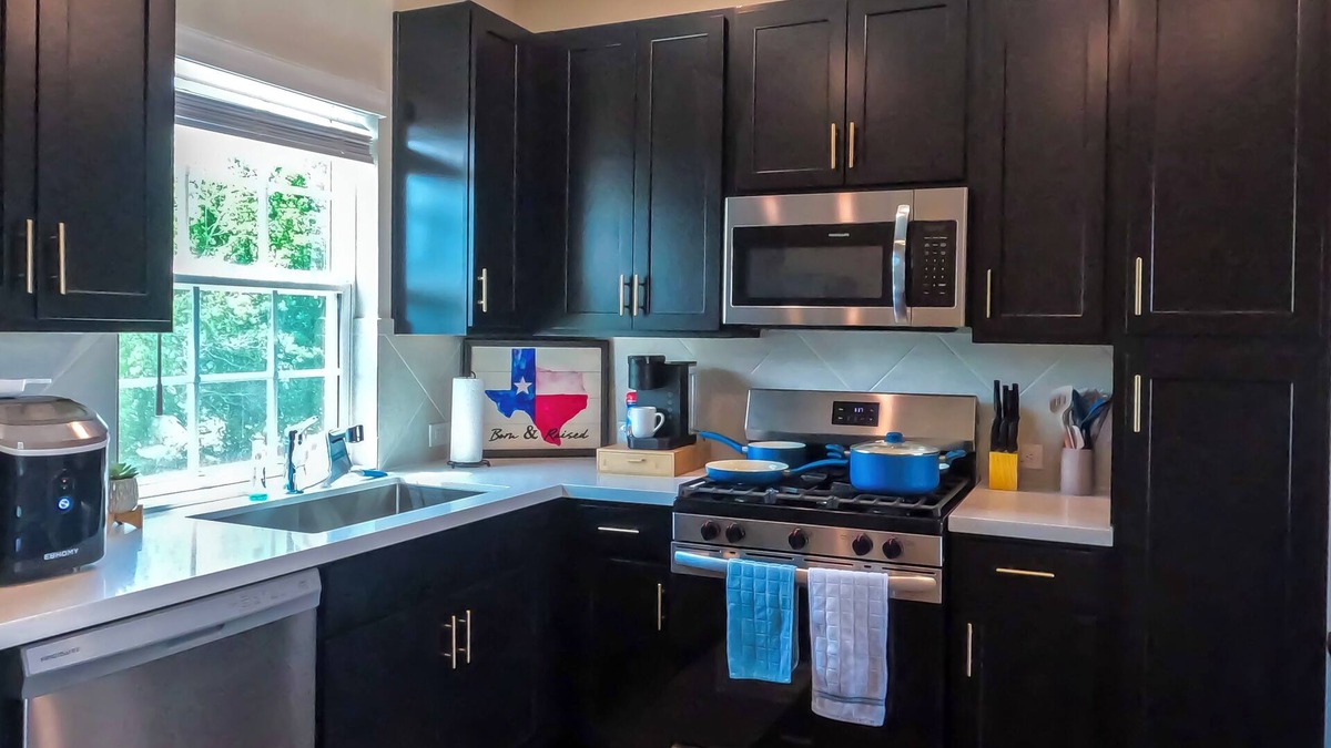 Foster Place House | Charming 1 Bedroom Private Guest House