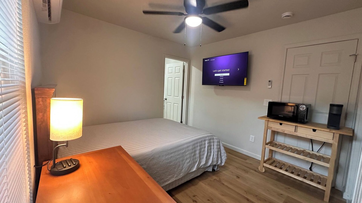 Modesto House | Charming 1-bedroom room in lovely Modesto with AC, WiFi with private entrance