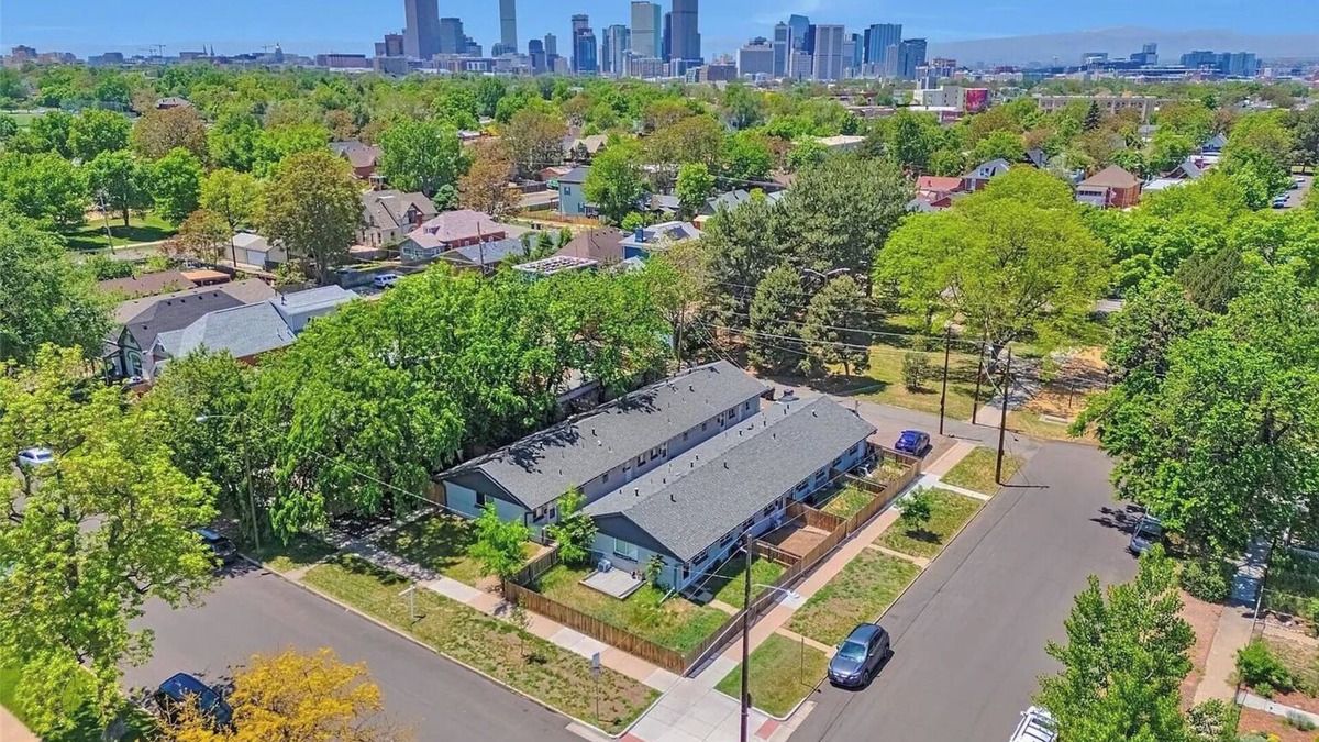 Whittier House | Charming 1-bedroom rowhome in Denver near downtown