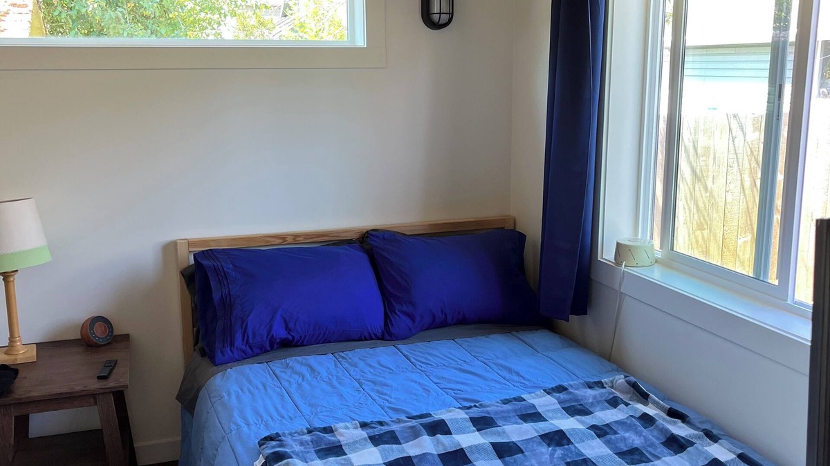 Kenton House | Charming 1-bedroom tiny house in Portland with WiFi, AC
