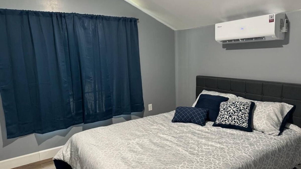 East Palatka Apartment | Charming 1-bedroom apartment #A in awesome East Palatka with WiFi, AC