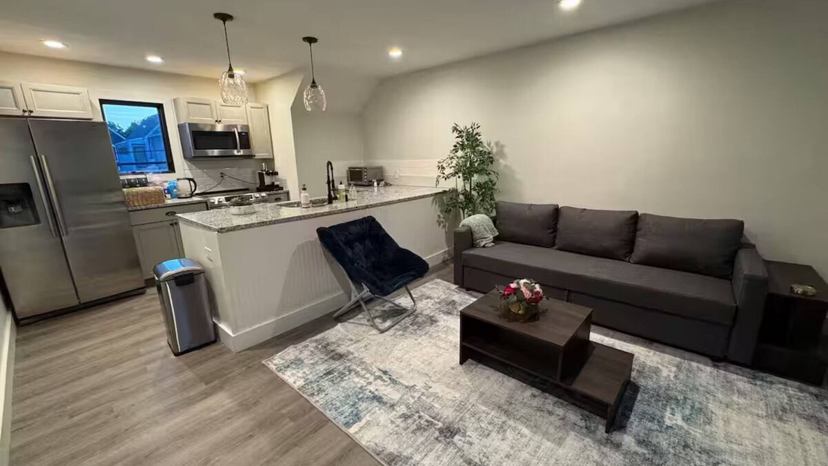 Herron Morton Apartment | Charming 1-bedroom carriage house apartment with private garage