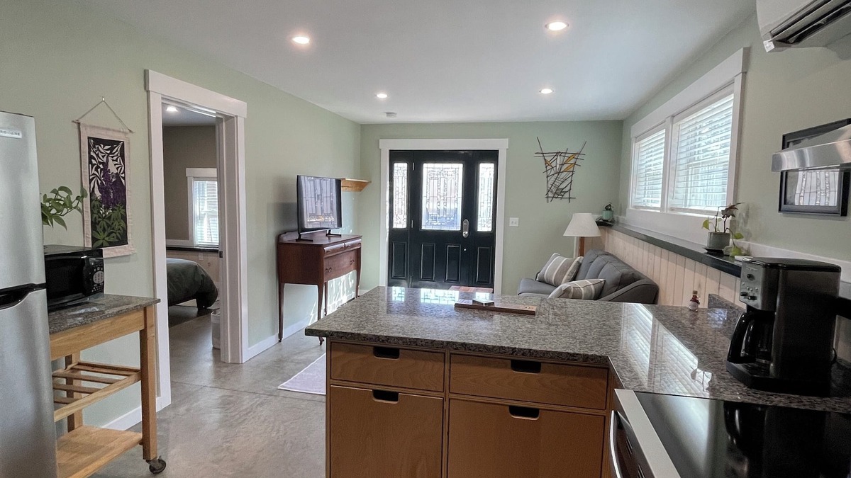 Lincolnville Apartment | Charming 1-bedroom apartment with AC, WiFi in tranquil Lincolnville