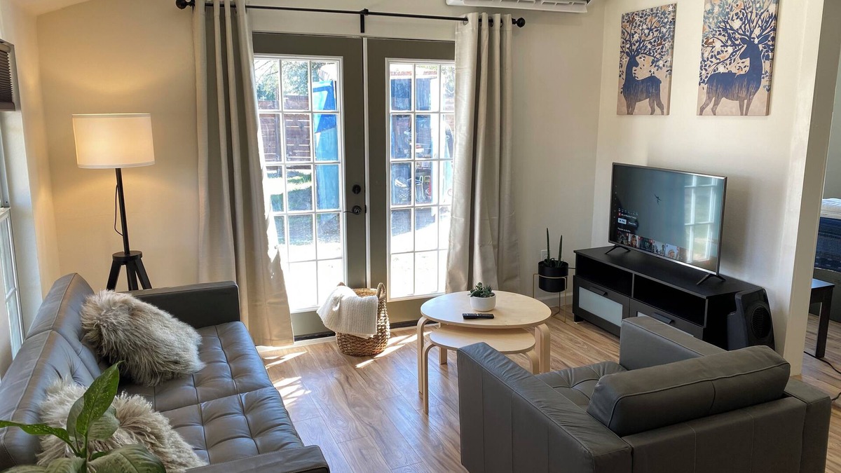 North San Antonio - SAT Cottage | Charming 1-bedroom cottage with WiFi, AC in amazing San Antonio
