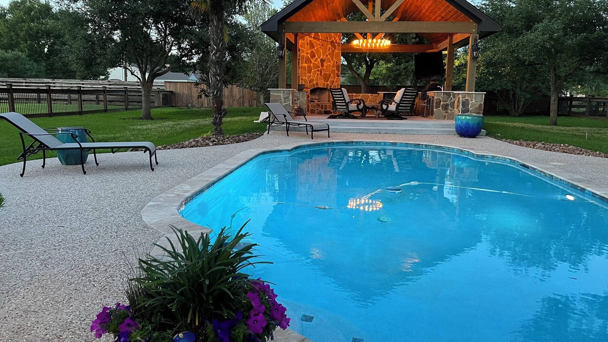 Friendswood Cottage | CHARMING 1-BR Texas Ranch Cottage near Downtown Houston with AMAZING POOL &PATIO