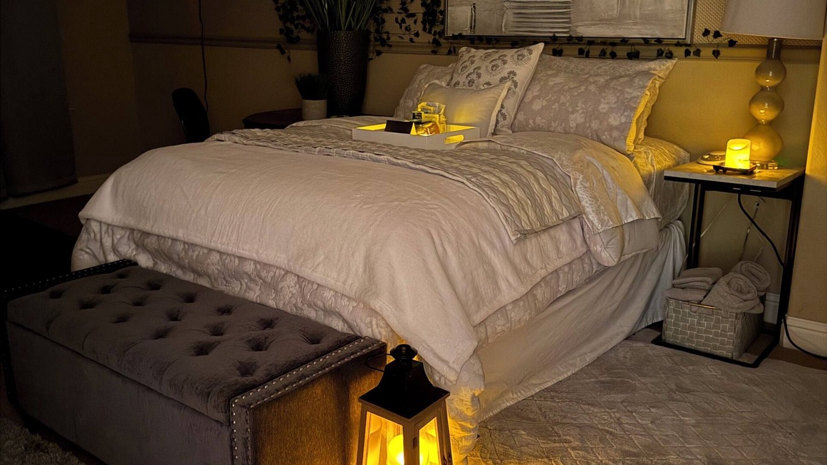 Auburn House | Charming 1-Guest bedroom suite & private bath, Coffee, Teas & WiFi in Auburn.