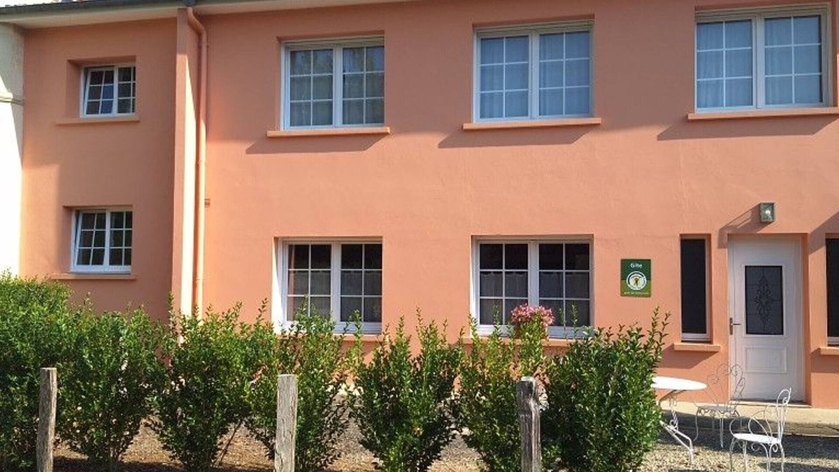 Roches-Bettaincourt Cottage | Charming 10-Person Cottage with Private Park and BBQ Area Near Joinville