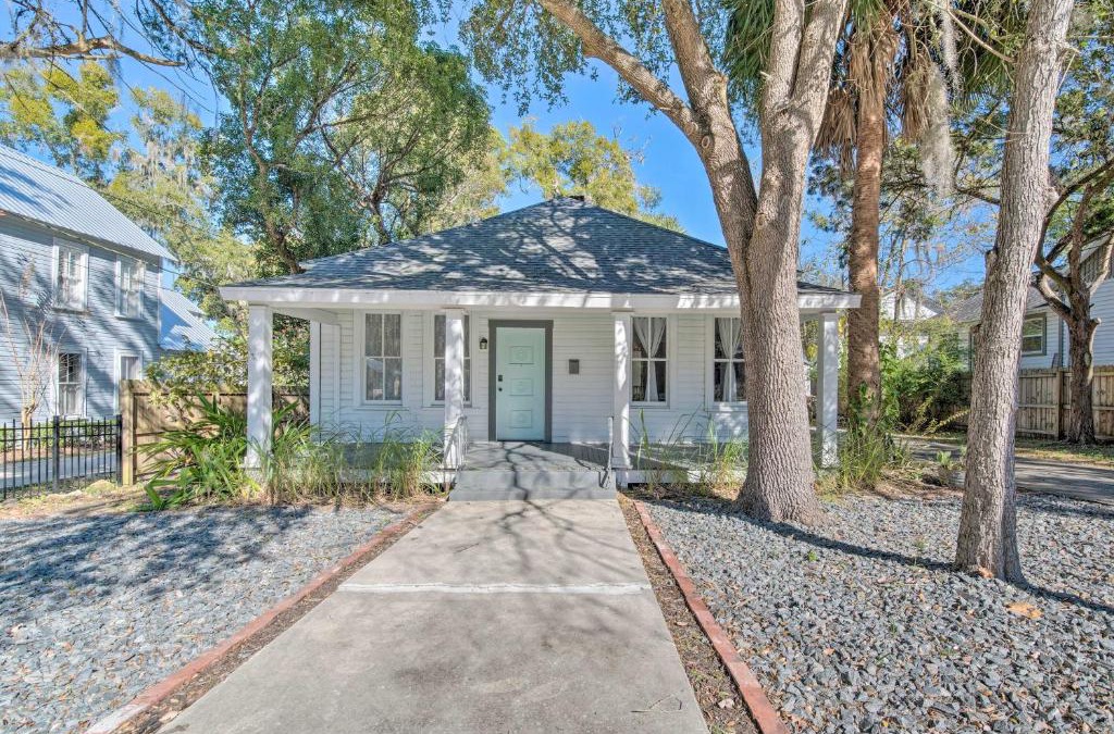 Historic District House | Charming 100-Year-Old Home Less Than 1 Mi to Downtown