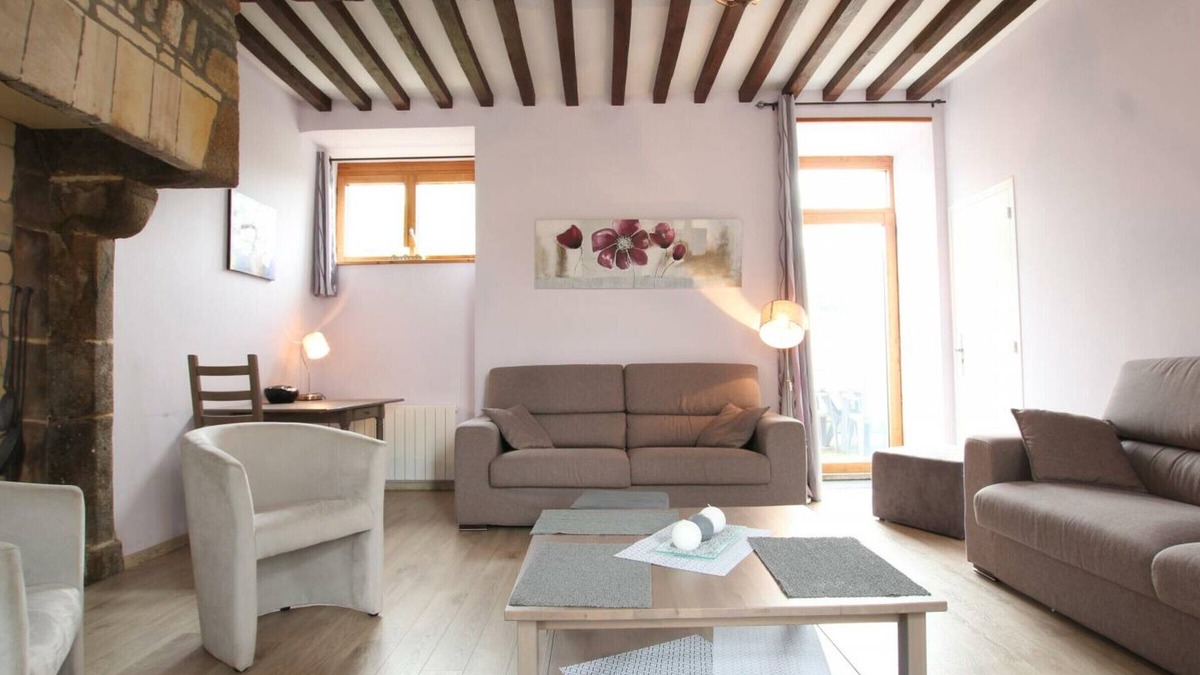 La Ronde-Haye Cottage | Charming 12-Person Cottage with Garden, BBQ, and Modern Amenities in Quiet Village Location