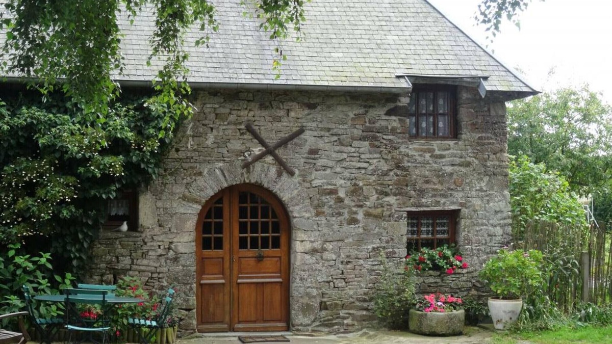 Cerisy-la-Salle Cottage | Charming 17th-Century Stone Cottage with Fireplace, Garden, and Modern Amenities