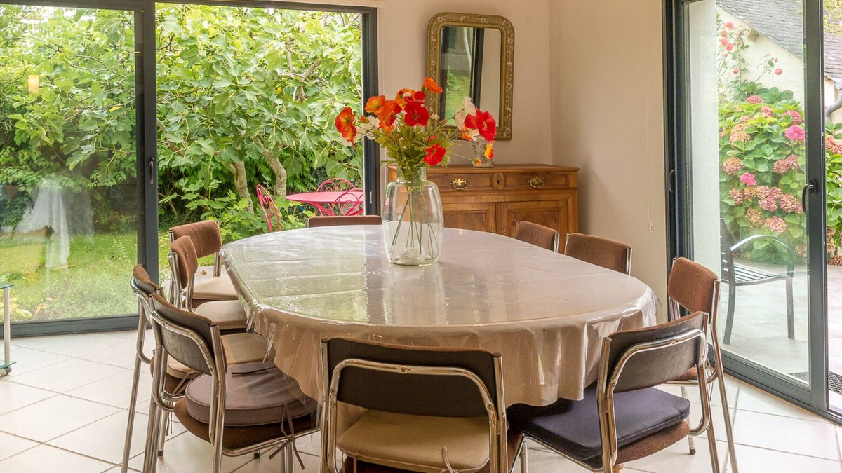 Port-Louis House | Charming 1930s Family Home, Modern Extension, Near Coves, Sleeps 10, WiFi, Private Garden