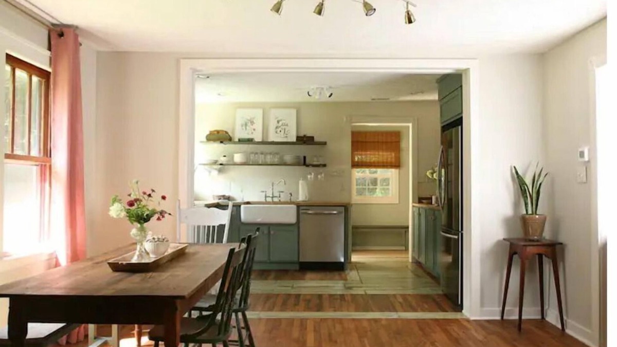 Dahlonega Cottage | Charming 1935 Cottage: "The Little House"