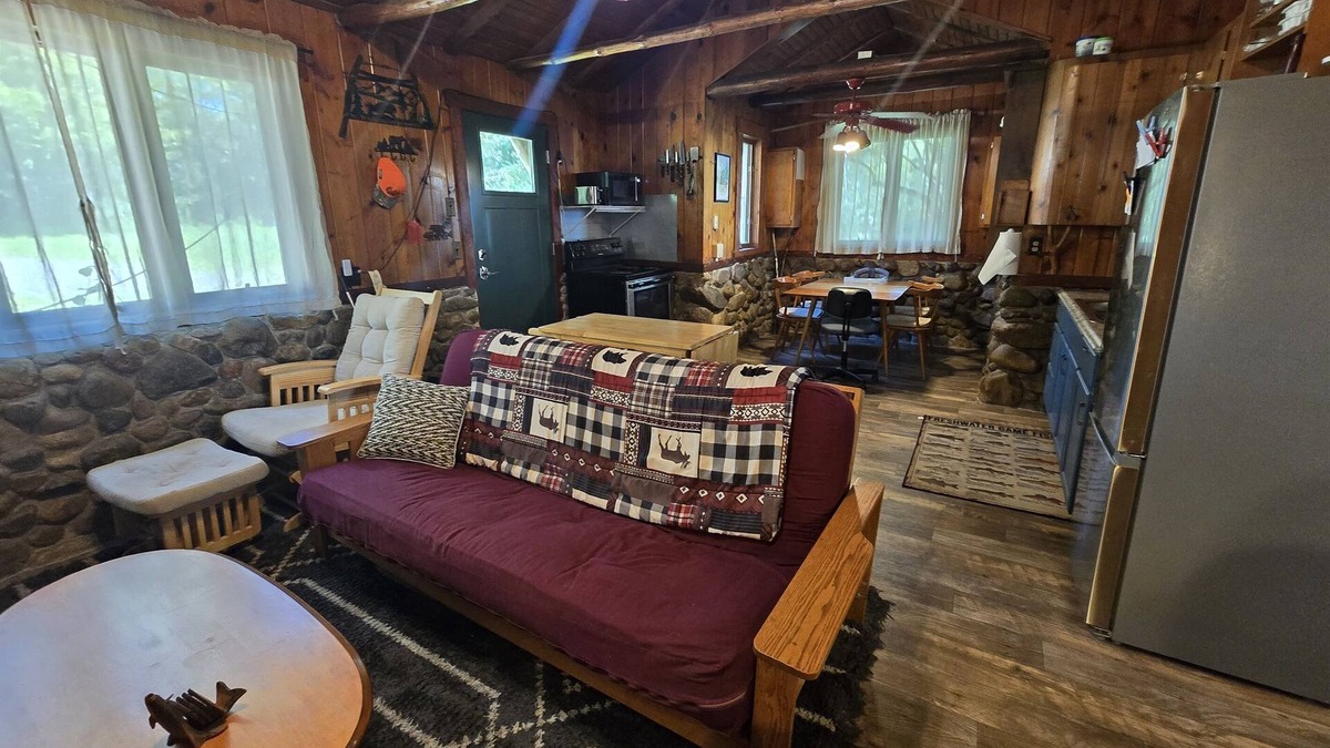 Tomahawk Cabin | Charming 1940s Cabin on Mohawksin, Firepit, Kayaks/Canoes Incl. Close to Trails