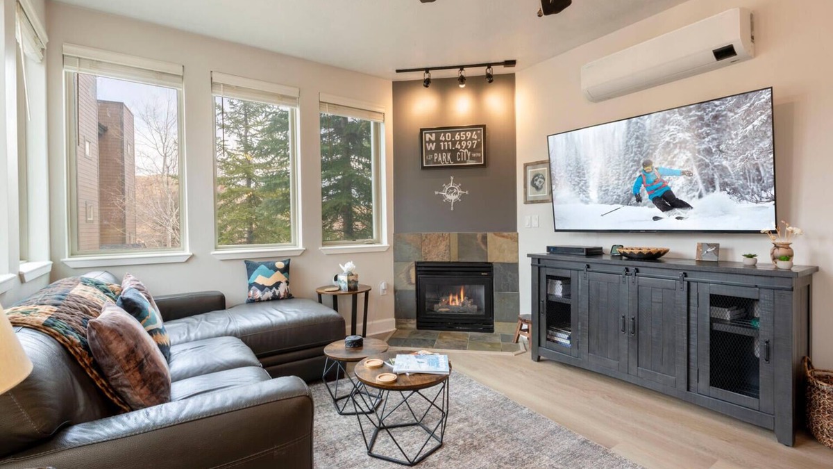 Gorgosa Condo | Charming 1BD/2BA w/Sofa Bed Mountain Retreat Close to Skiing, Shopping, & Dining