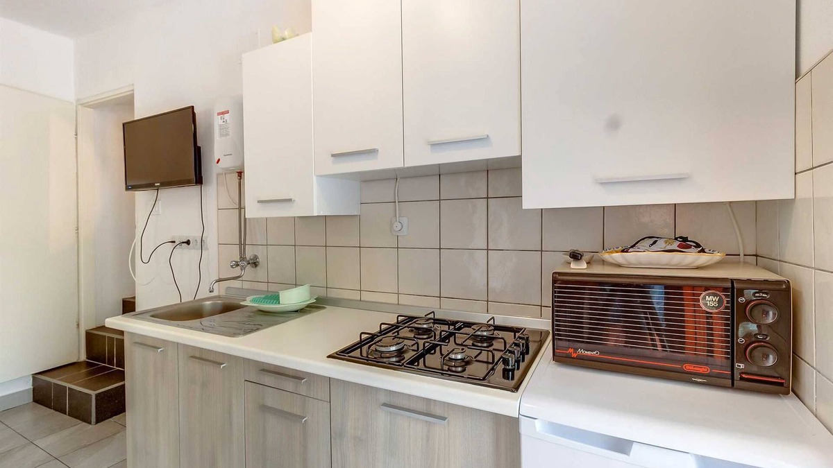 Veli Losinj Apartment | Charming 1BR Apartment for Two with Pet-Friendly Touch