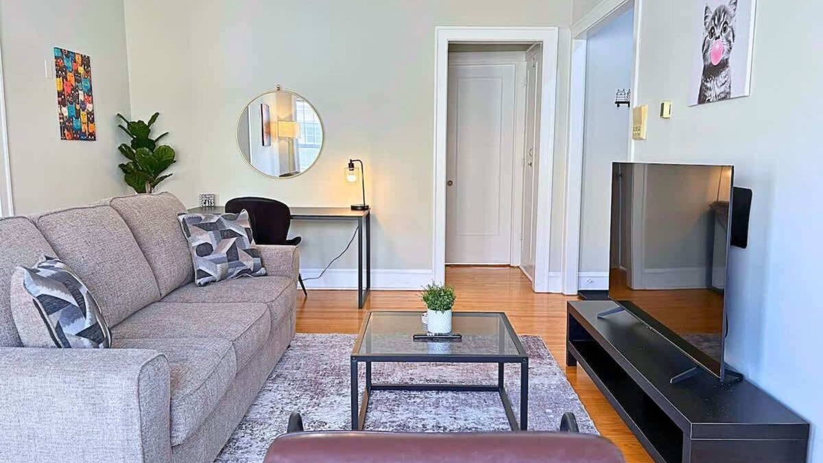 South Evanston Apartment | Charming 1BR Apt in Evanston