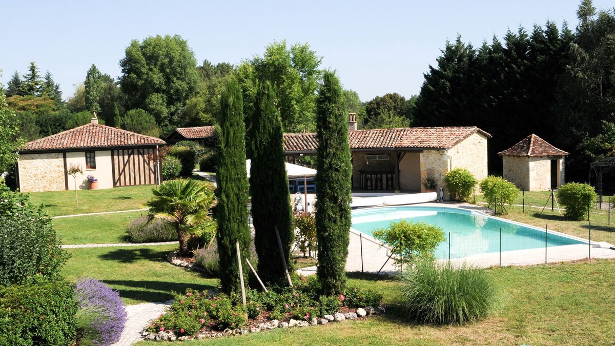 Bosset Cottage | Charming 2–4 Person Cottage with Pool, Spa & A/C – Near Bergerac