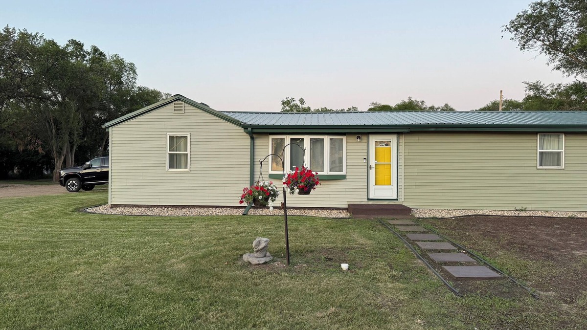 Wessington Springs House | Charming 2-bedroom house with WiFi, AC in Wessington Springs