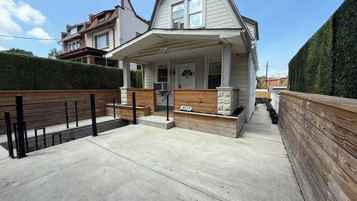 Fairlawn House | Charming 2-Bed 1,5 Bath House, free street Parkin