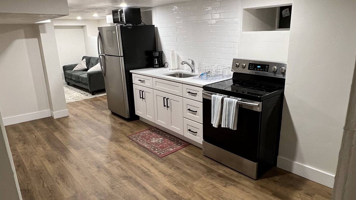 Sugar House Apartment | Charming 2 bed 1 bathroom in heart of SLC. Perfect in every way for your stay!