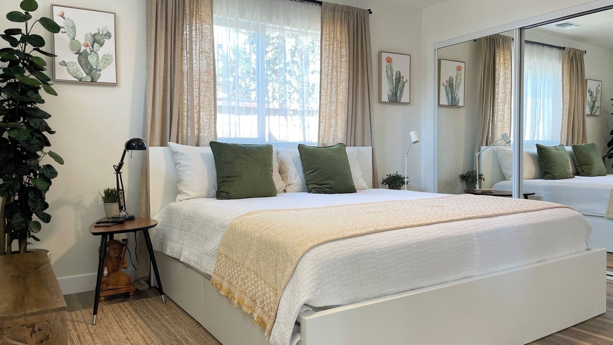 Boyle Heights House | Charming 2 bed/2 bath house near DTLA/Arts District/Pasadena/Dodgers Stadium