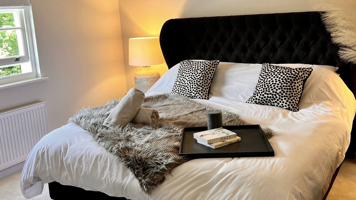 Marshborough Apartment | Charming 2-bed Apartment in Sandwich in Kent