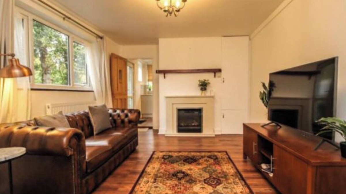 Brentwood House | Charming 2 Bed Brentwood Victorian Conversion Flat with a garden & Free Parking