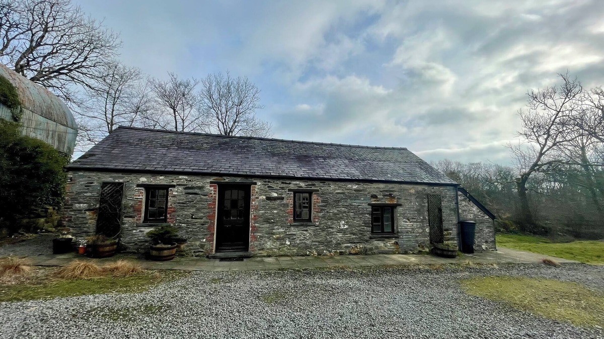 Whitland Cottage | Charming 2 bed cottage in rural Wales, perfect for all the family.