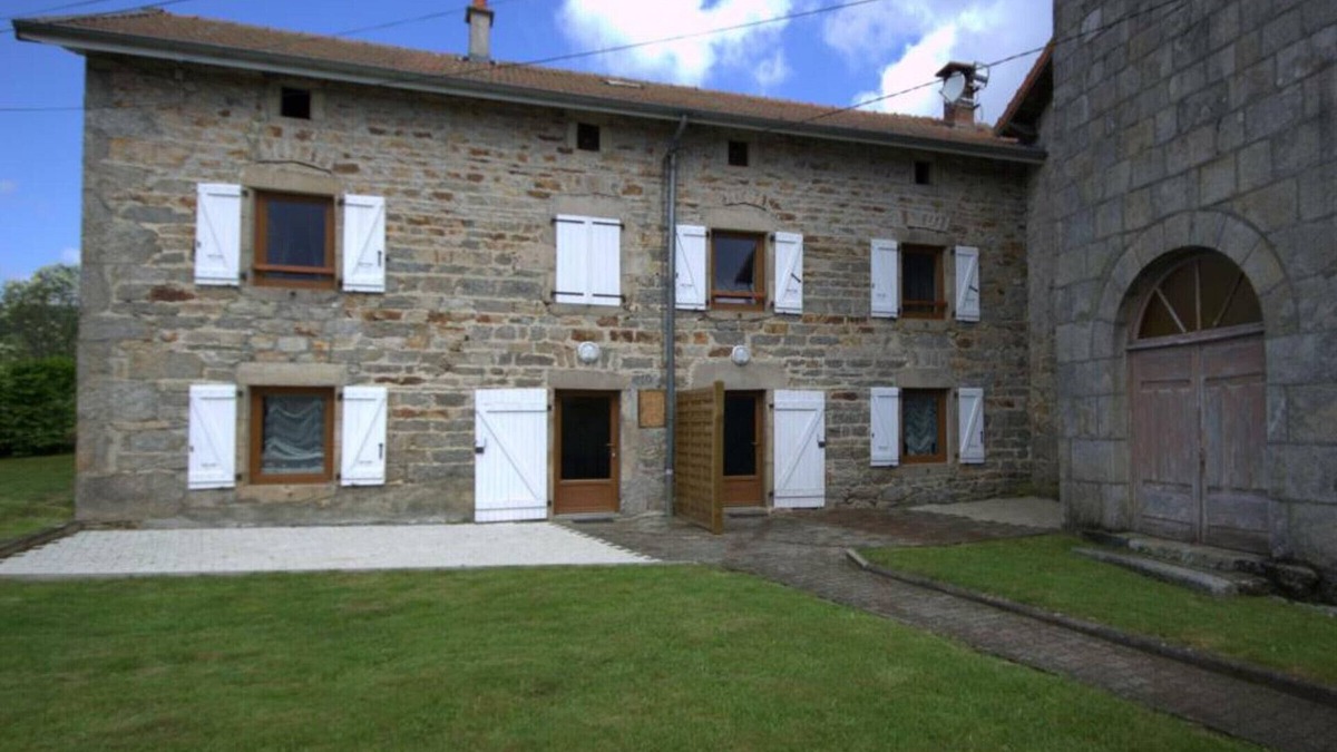 La Chambonie Cottage | Charming 2-Bed Gite with Fireplace, Garden & Nearby Winter Activities