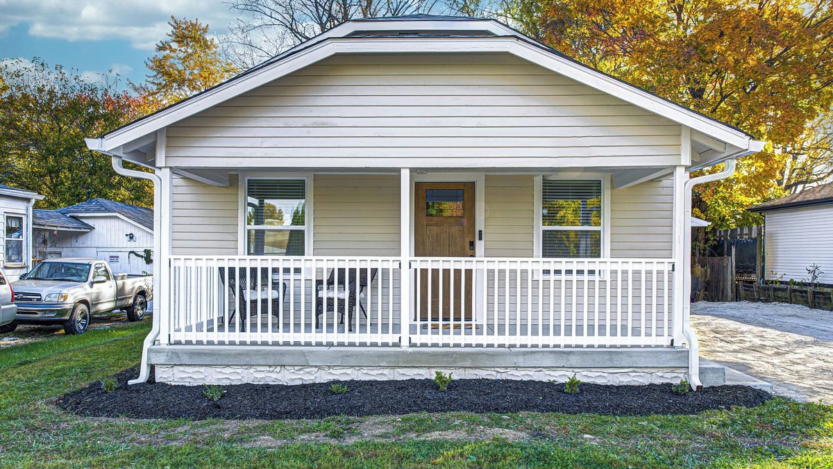 Wayne House | Charming 2-bed home 5 miles to Motor speedway, & 11 miles to Lucas oil stadium.