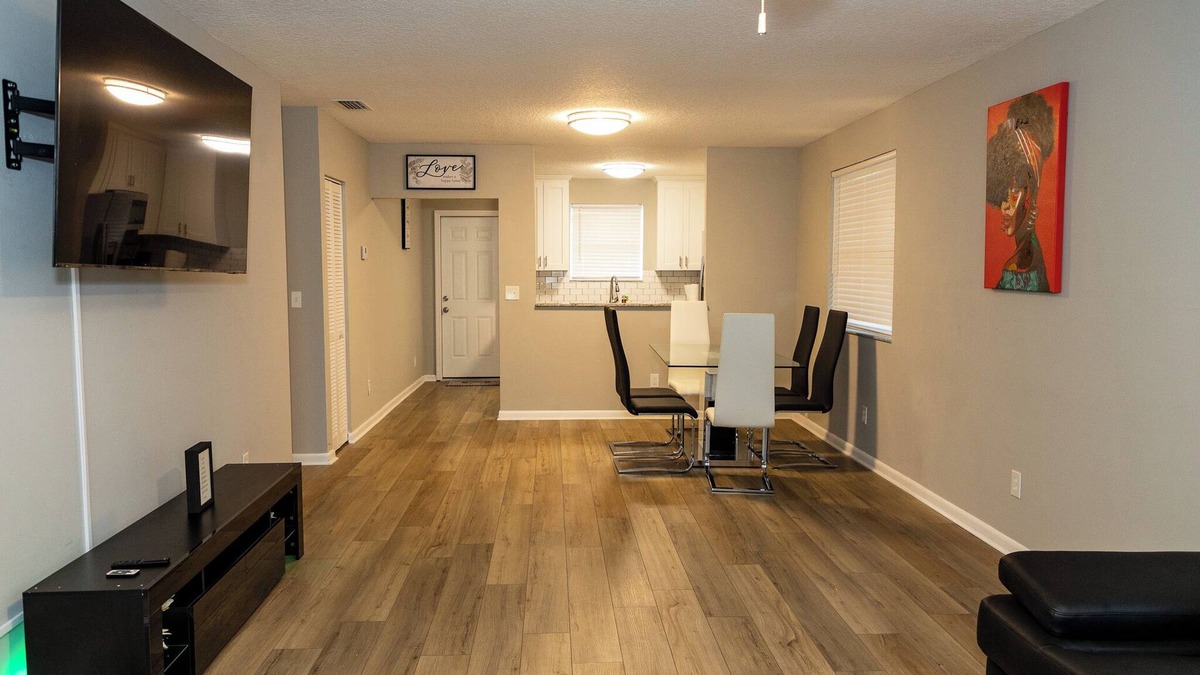 Ojus House | "Charming 2-Bedroom Home: 6 Min to Hollywood Beach"