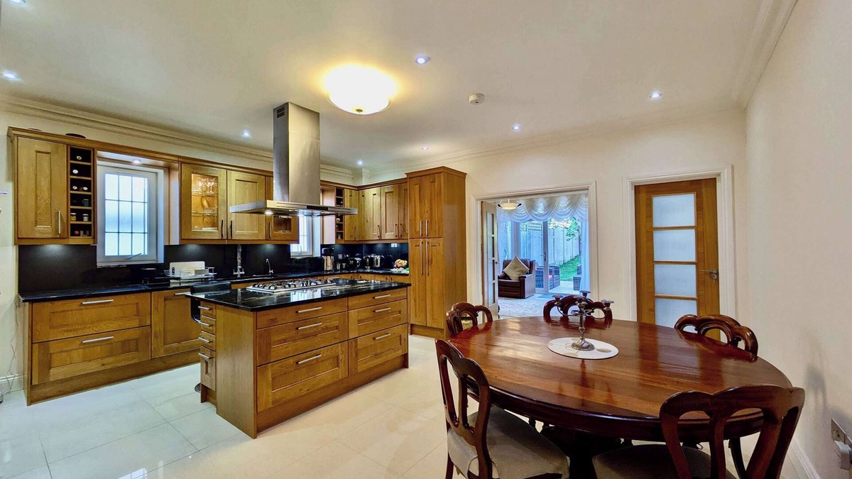 Golders Green House | Charming 2-Bedroom Retreat in London