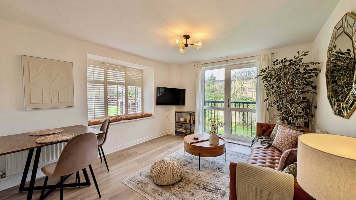 South Norwood Apartment | Charming 2-Bedroom Flat in Greater London
