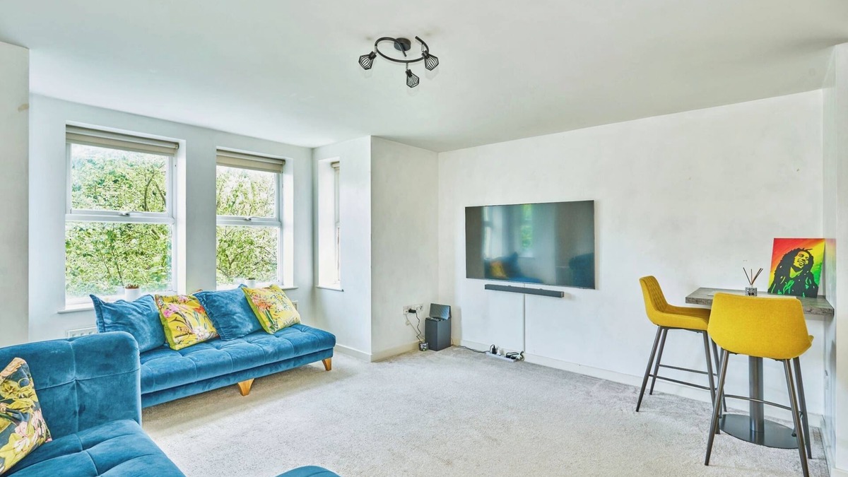 Croham Apartment | Charming 2-Bedroom Flat in South Croydon