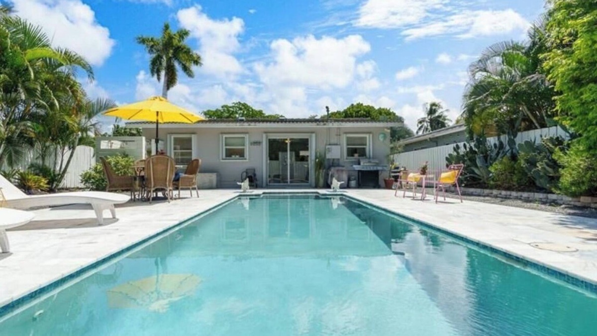 Middle River Terrace House | Charming 2-bedrm house with amazing pool, WiFi, AC in delightful Fort Lauderdale