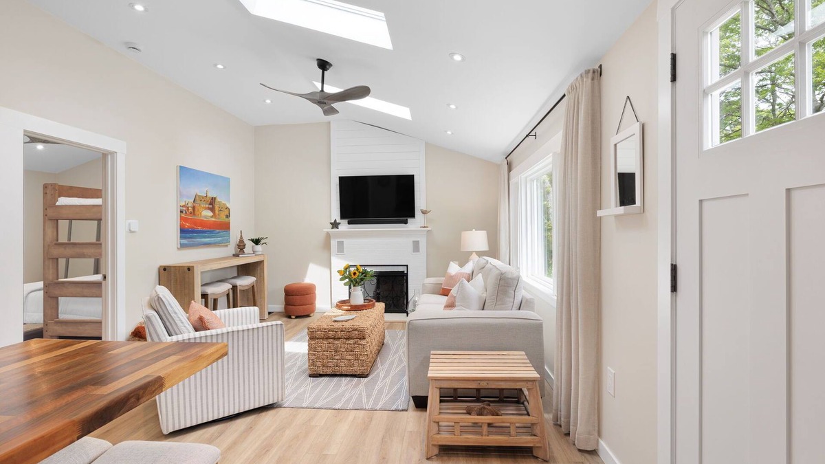 Kenyon House | Charming 2-bedroom house in South Kingstown with pass to beach