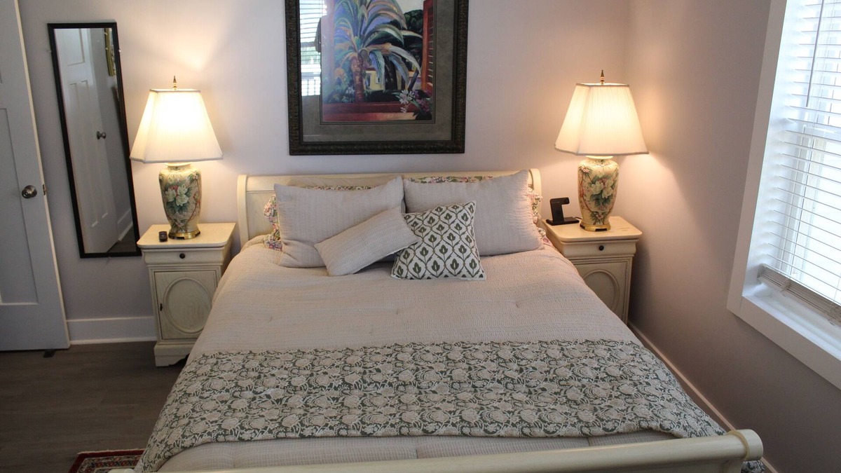 Crystal Coast House | Charming 2-bedroom house in lovely Atlantic Beach with AC