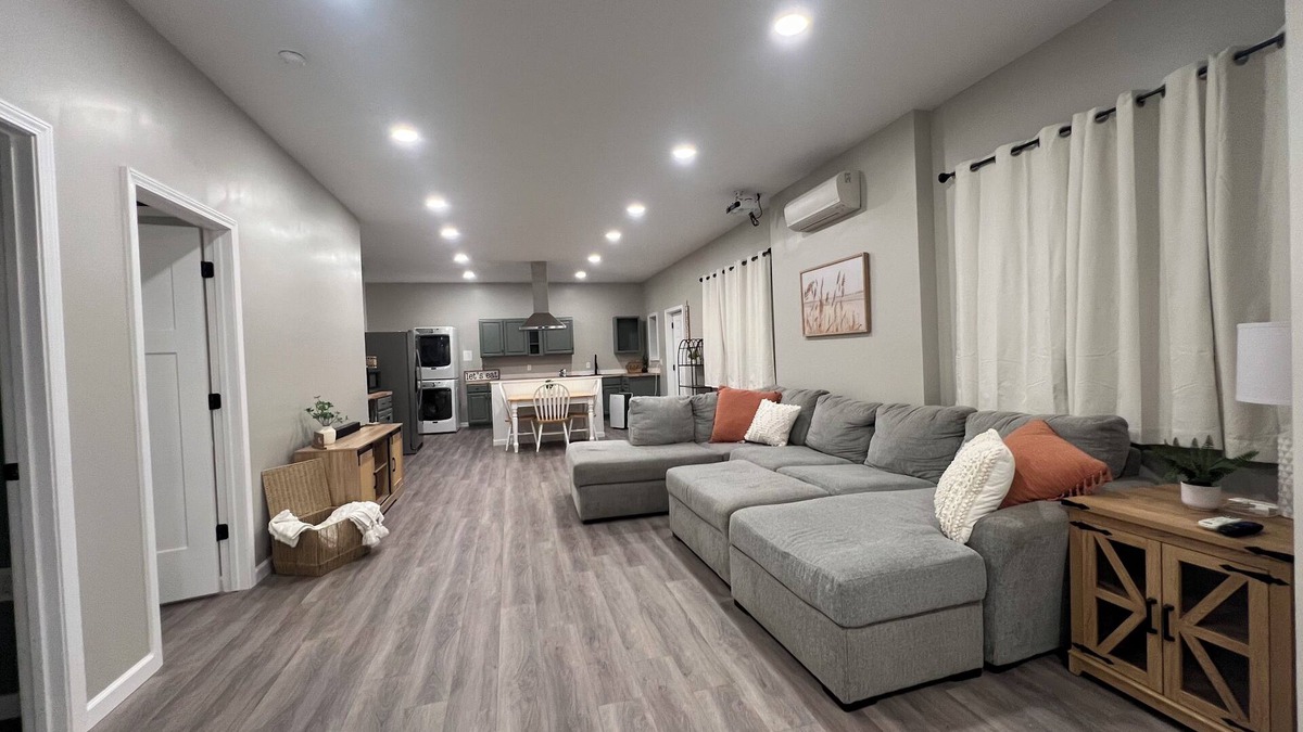 Hendersonville Apartment | Charming 2-bedroom apartment in lovely Hendersonville with AC, WiFi