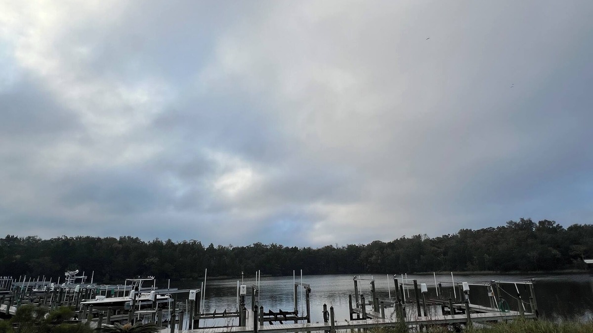 Crystal River Condo | Charming 2 bedroom condo with waterfront/dock access! Community pool!