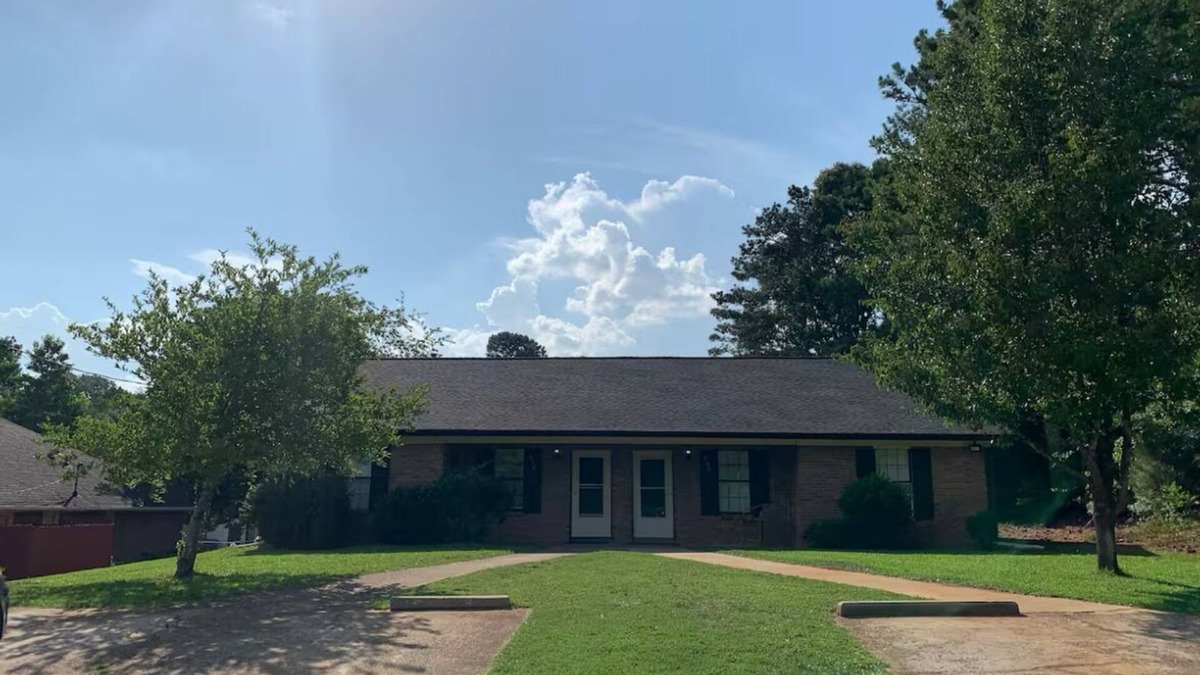 Lawrenceville House | Charming 2-bedroom bungalow in lovely Lawrenceville with AC, WiFi