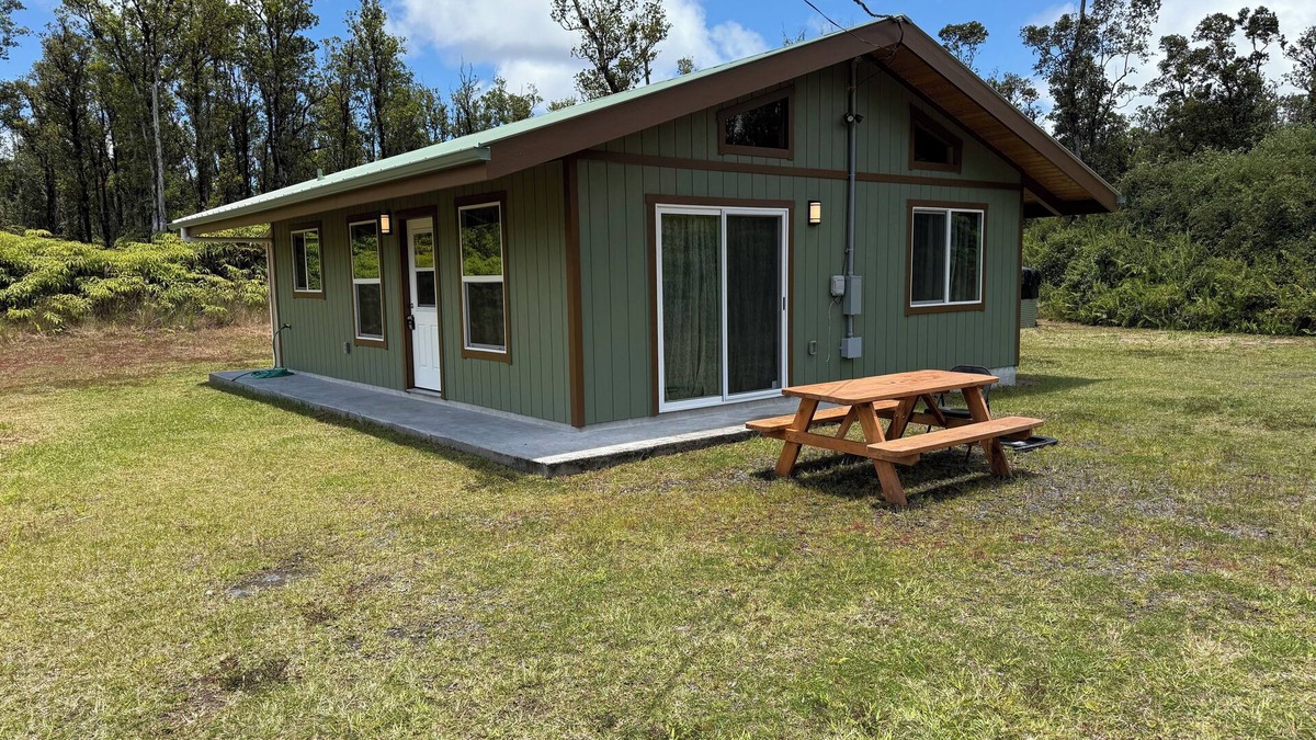Fern Acres House | Charming 2-bedroom house near Volcanoes National Park with WiFi.