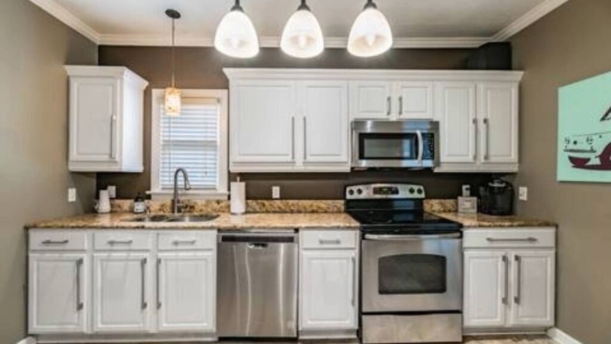 South Seminole Heights House | Charming 2-bedroom 2-bath bungalow in wonderful Tampa
