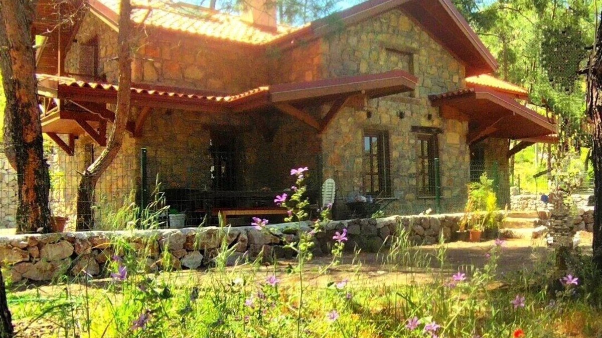 Avlana Cottage | Charming 2-bedroom 2-living room cottage in delightful Marmaris with AC, WiFi